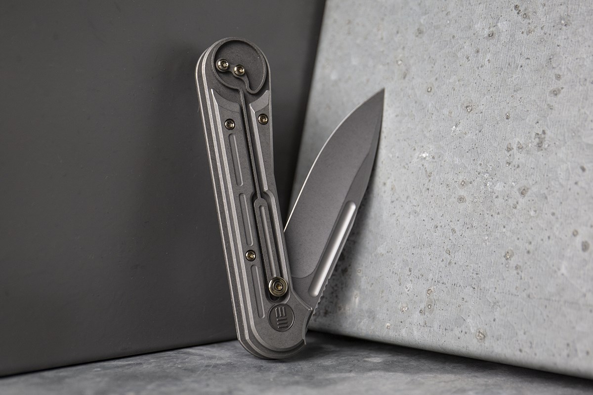 WE Knife Helix