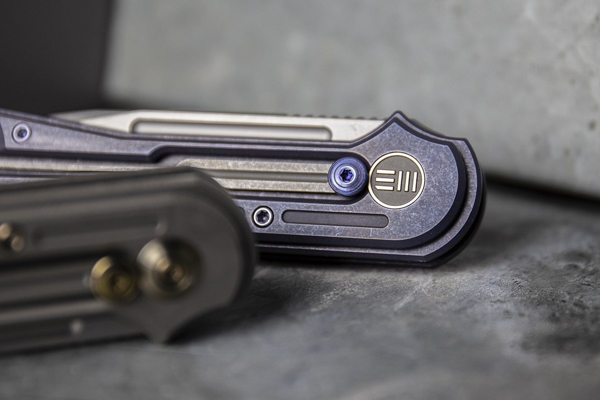 WE Knife Helix