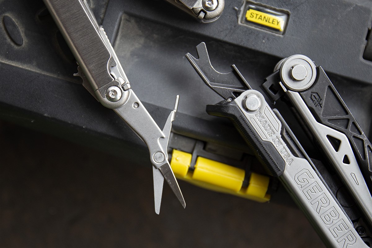 leatherman-wave-plus-vs-gerber-center-drive-vergleich-von-knivesandtools