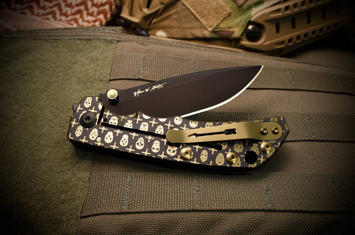 Spartan Harsey Folder Gilded Skulls