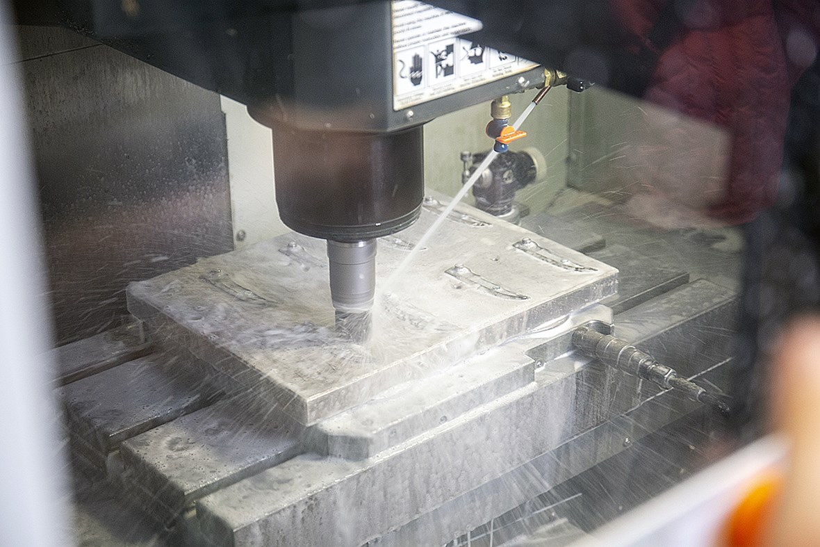 The CNC milling of knives Is it really that easy? Knivesandtools explains!